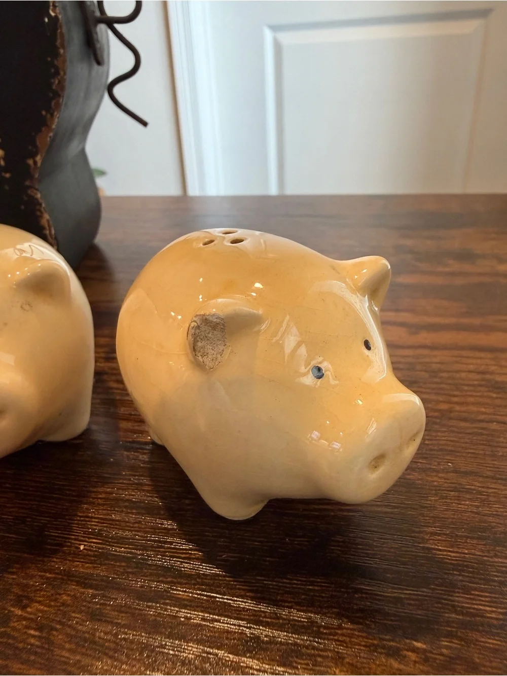 Rustic Pig Shelf with Cream Ceramic Pig Salt & Pepper Set
